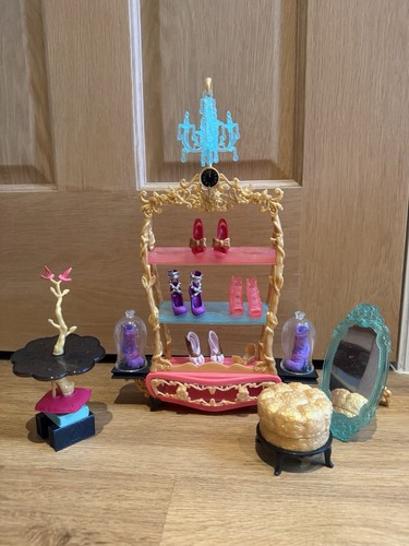 Ever after high village - after,