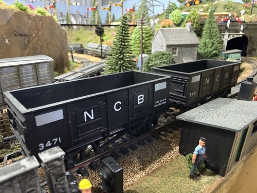 Hornby r102 large mineral - 2x,