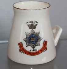 WWI W H GOSS CRESTED WARE THE WORCESTERSHIRE REGIMENT CREST MODEL OF ANCIENT JAR