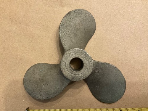 Small boat propeller - small,