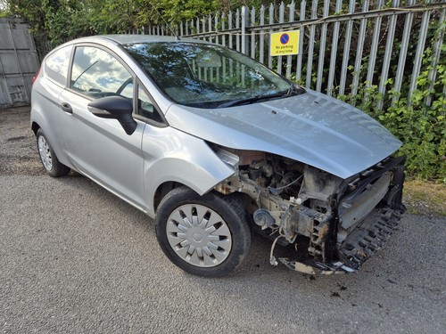 Breaking fiesta mk7 - mk7, silver