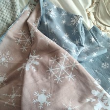 Christmas Duvet Cover Set Super King Reversible Pink / Blue White Snowflakes