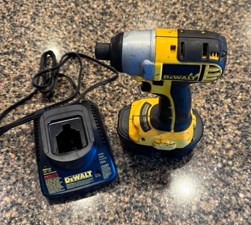 Dewalt dc825 18v - 18v, 1/4"