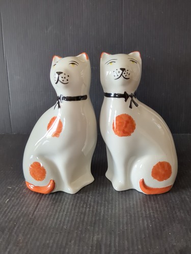 Pair vintage arthur - pair, wood
