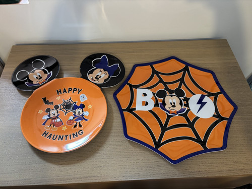 Disney halloween serving - disney,
