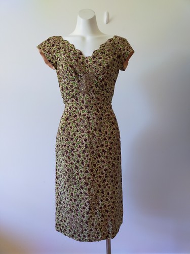 Vintage 50s scalloped neck