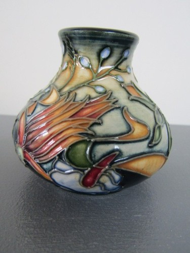 Moorcroft vase prairie - vase, in