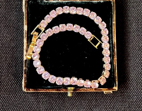 Vintage style jewellery pink - vintage,