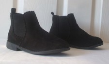 Lovely girls black faux suede Chelsea boots from Primark, size 10 (Eur 28/US 11)