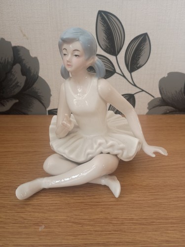 Vintage seated ballerina - vintage,