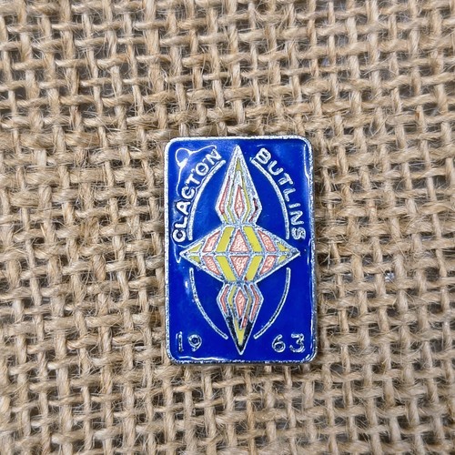 Butlins enamel badge 1963 - butlins,