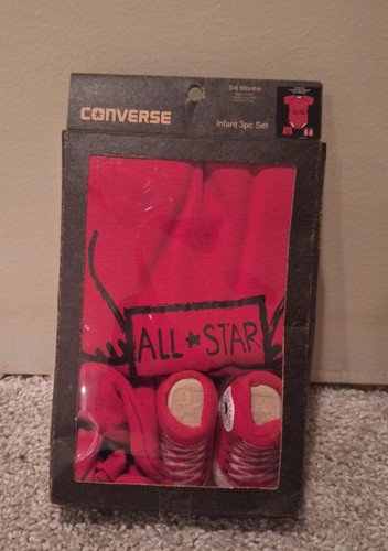 Nwt gift converse infant - nwt,
