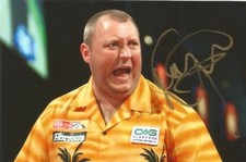 DARTS: WAYNE MARDLE 'HAWAII 501' SIGNED 6x4 ACTION PHOTO+COA