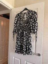 Black And White Floral Wrap