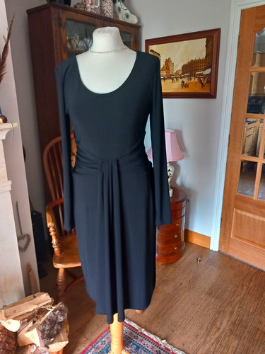 Linea black long - sleeve, scoop