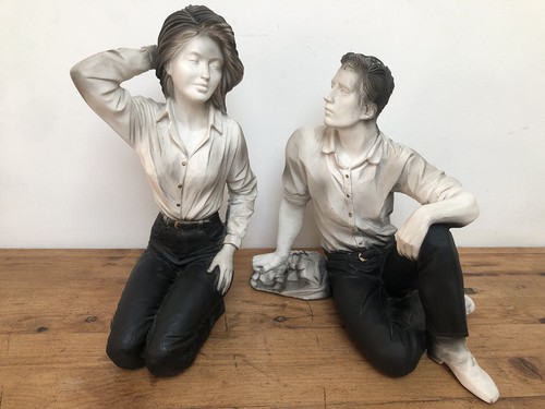 Sitting male kneeling - , female