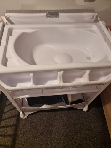 Baby changing table built - built, in