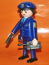 PLAYMOBIL POLICE OFFICER
