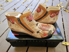 Icon 3 Seated Ladies Low