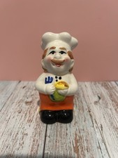 NOVELTY & VERY RETRO CHEF SALT OR PEPPER POT ( H 4”)