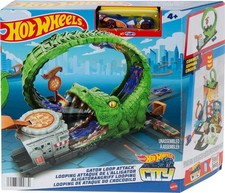 Hot Wheels Gator Loop Pizza Place Track Set + 1 Car – Connects to Other Sets