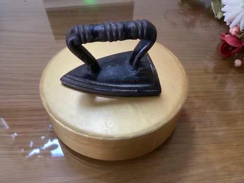 Small vintage flat - flat, iron