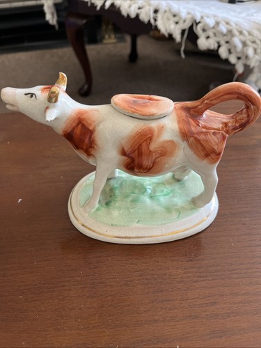 Staffordshire pottery cow - staffordshire,