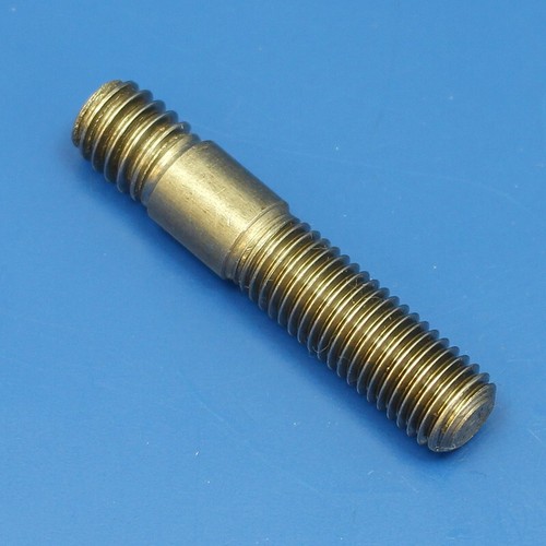 Exhaust manifold studs pack - manifold, of