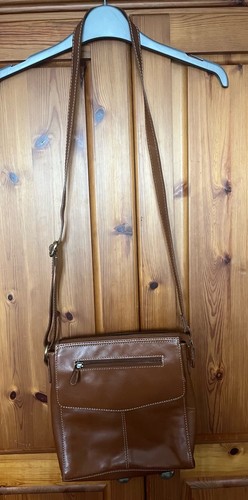 Clark tan shoulder bag vgc - clark’s,