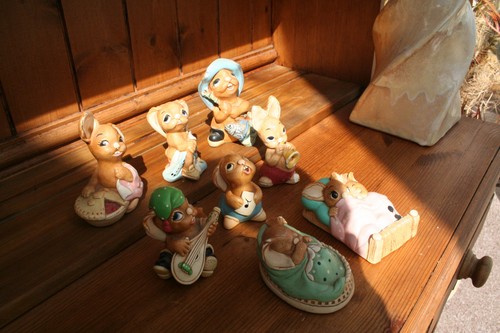 Pendelphin figures job - figures,