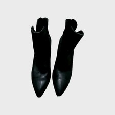 This is a Steve Madden Darci