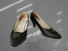 Vintage Van Dal Leather Slip