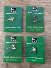 4 RSPB Tri-fold bird pin