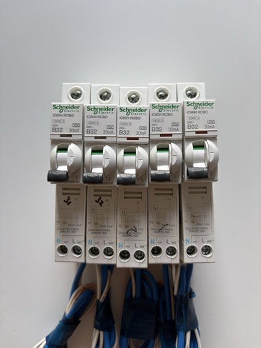 Schneider electric ic60h rcbo - schneider,
