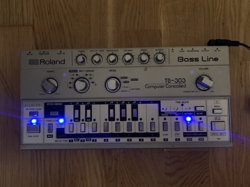 Roland 303 bassline - roland, synth
