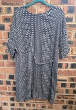 Smart Knee Length Short