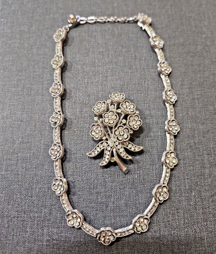 Vintage crown trifari flower - crown,