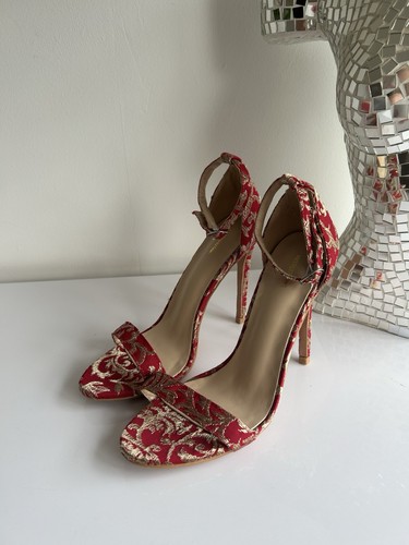 Pretty little thing - thing, red
