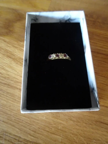 9ct gold ring with five - gold,