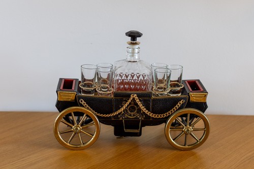 Vtg musical carriage - vtg, decanter