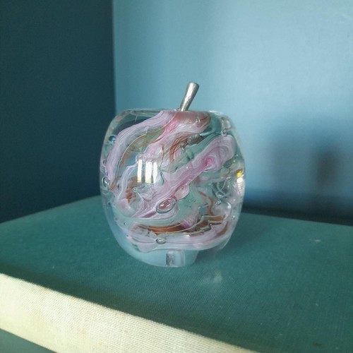 Alum bay glass apple