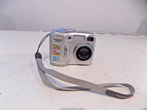 Nikon coolpix 2100 digital - nikon,