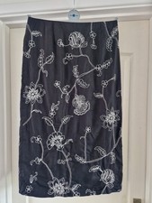 Size 16 Skirt Black Linen Floral W32 Embroidered 31 in Length Midi Zip Side