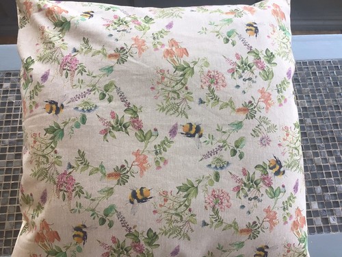 Large floral bee - floral, cushion