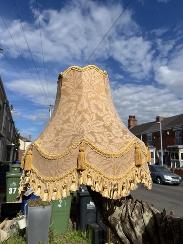 Beautiful gold coloured damask - gold,