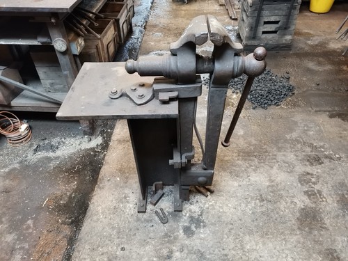 Blacksmith leg vice - leg,