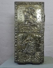 VINTAGE EMBOSSED BRASS SHIP DESIGN UMBRELLA/STICK STAND WITH LION HEAD HANDLES