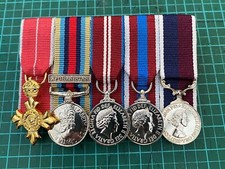 5 MINIATURE MEDALS COURT