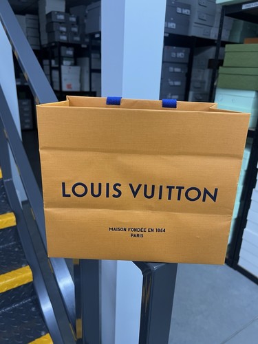 Louis vuitton small gift - louis,
