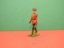BRITAINS LEAD 1960 ROYAL CANADIAN MOUNTED POLICE RCMP MARCHING TROOPER MOUNTIE
